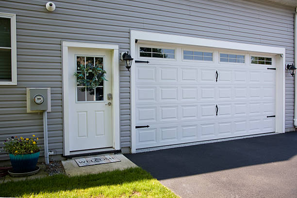 24/7 Emergency Garage Door Panel Replacement experts in Geneva, FL
